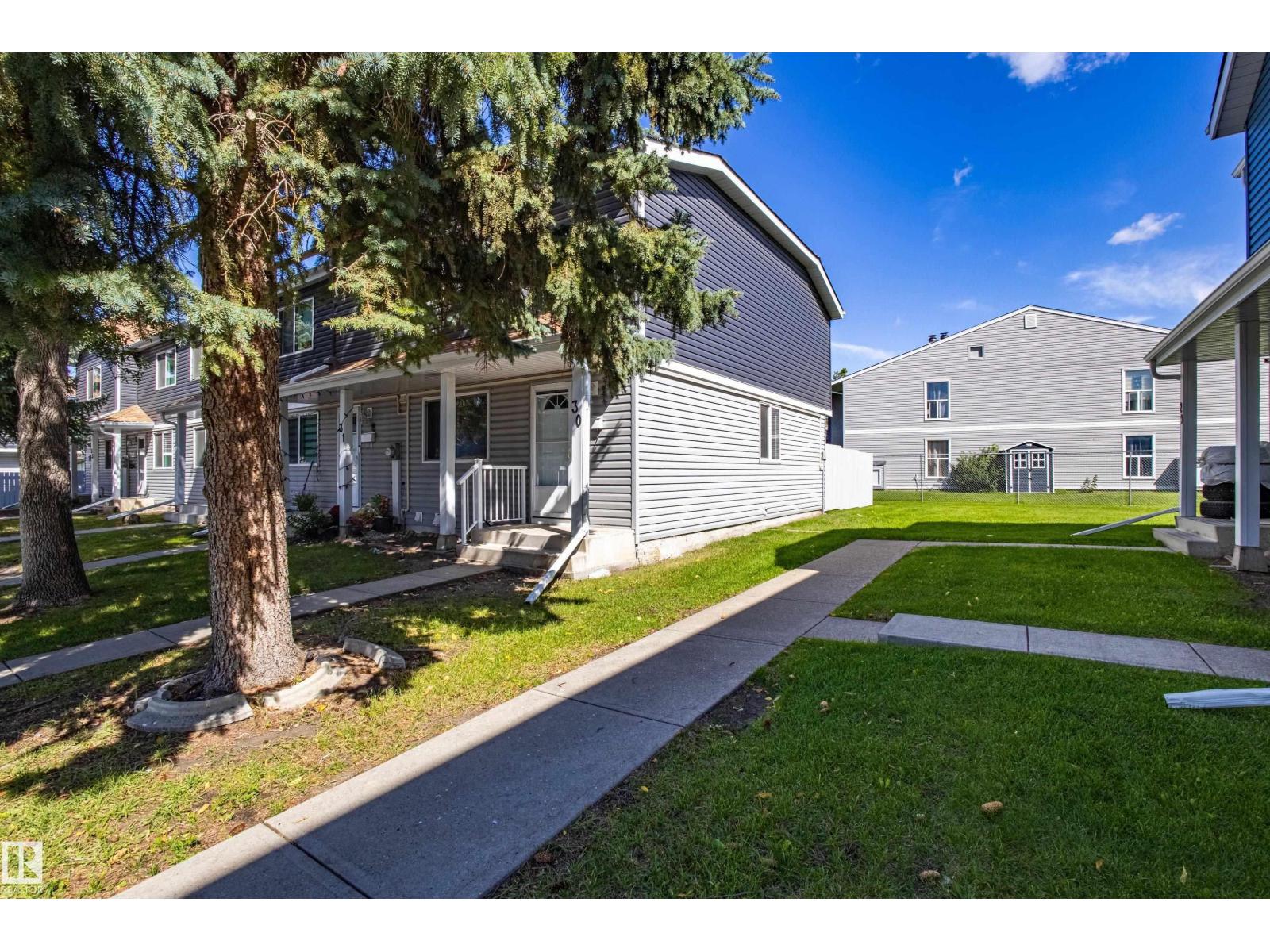 Photo 3 of 30 1411 Mill Woods E Nw, Edmonton AB