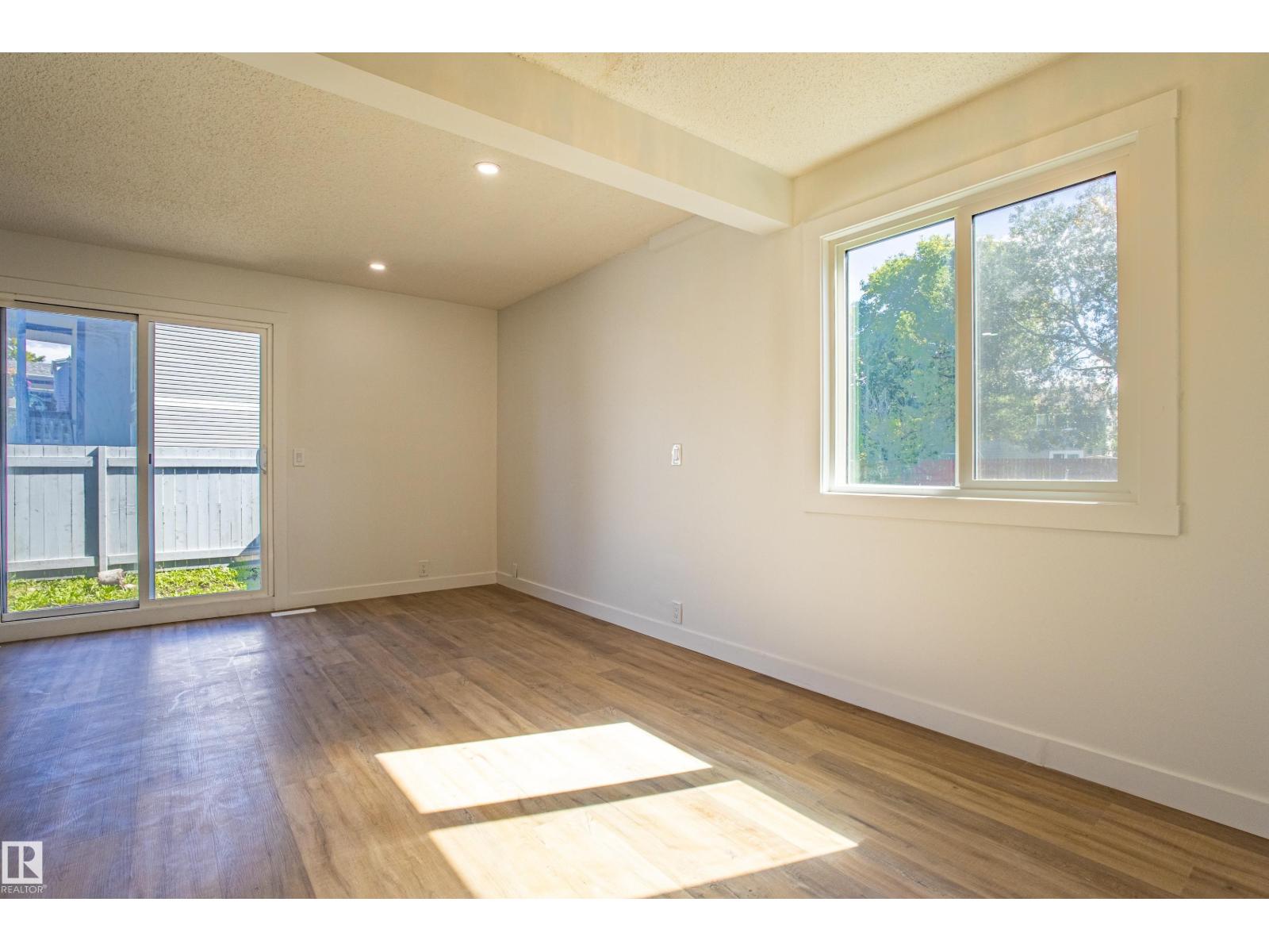 Photo 8 of 30 1411 Mill Woods E Nw, Edmonton AB