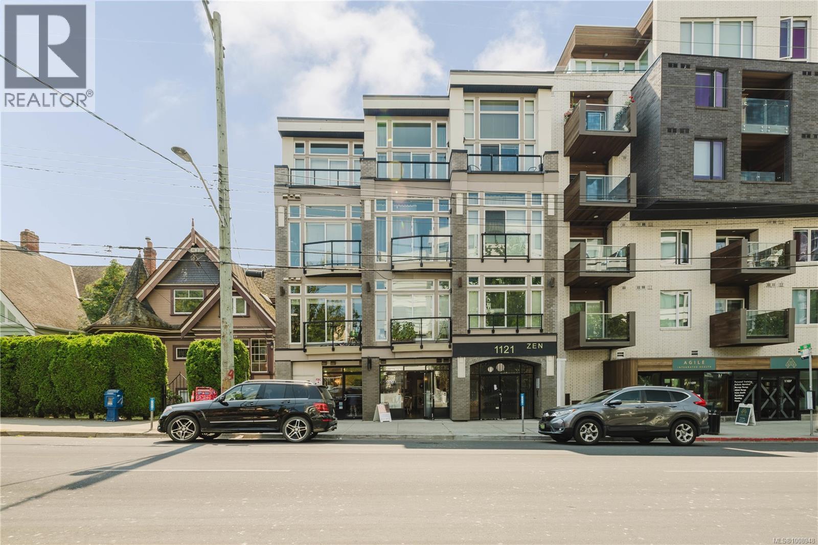 Photo 1 of 308 1121 Fort St, Victoria BC