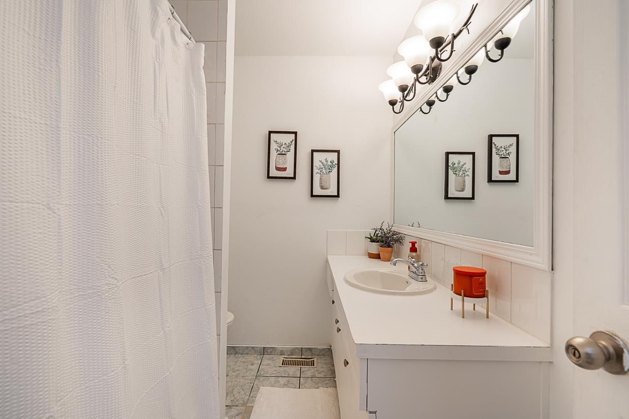 13976 DOUGLAS ROAD, Surrey