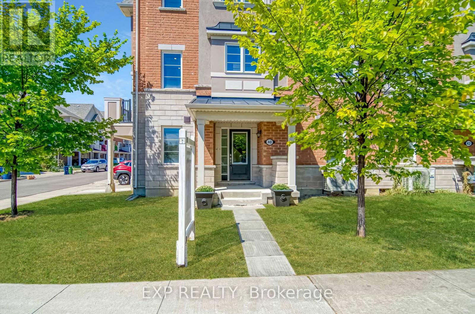 Photo 4 of 40 Deans Drive, Toronto ON
