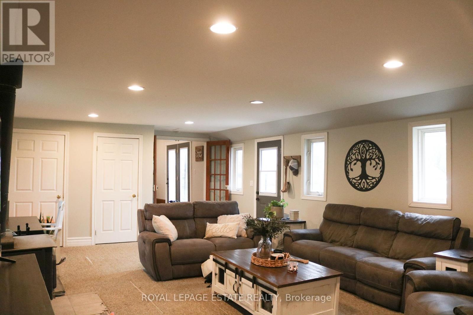 Photo 11 of 4295 Horseshoe Valley Road W, Springwater ON