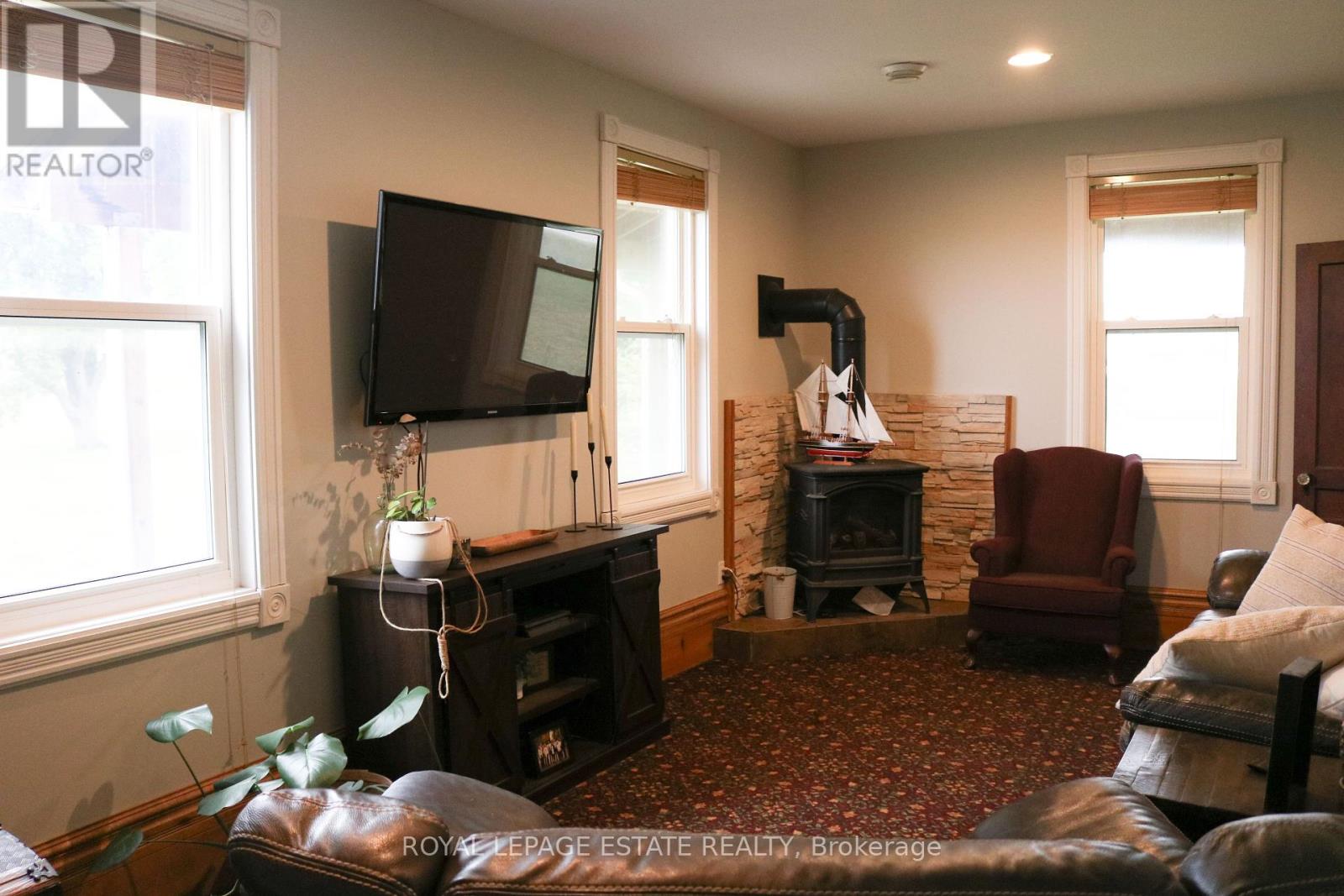 Photo 7 of 4295 Horseshoe Valley Road W, Springwater ON