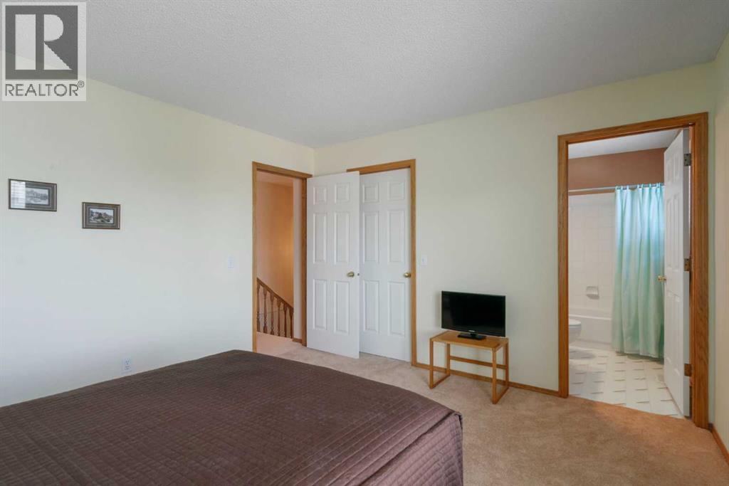 Single Family House for Sale in  Scenic Gardens NW Scenic Acres Calgary 