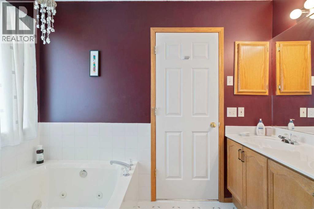 Single Family House for Sale in  Scenic Gardens NW Scenic Acres Calgary 
