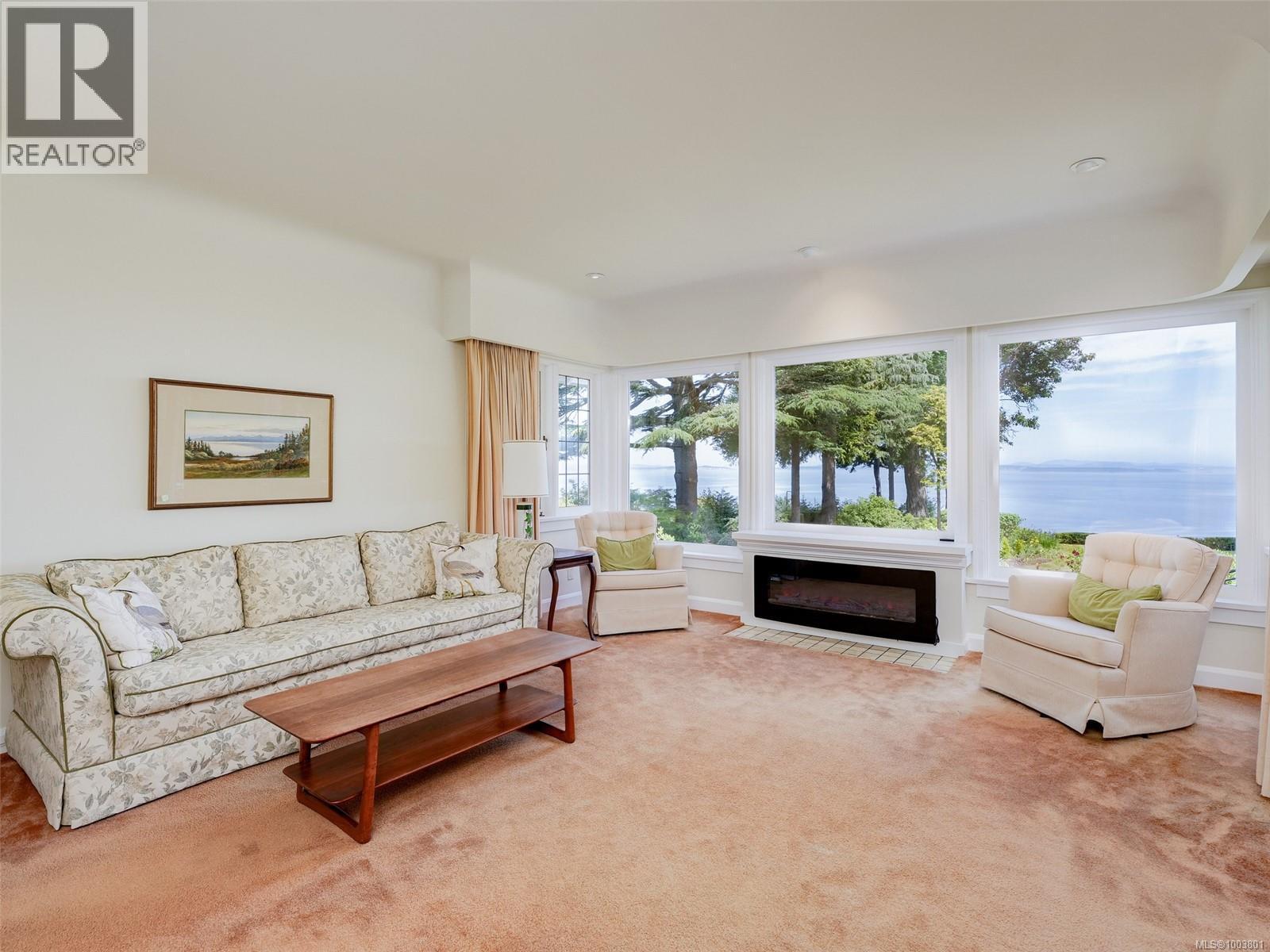 Photo 11 of 4590 Torquay Dr, Saanich BC