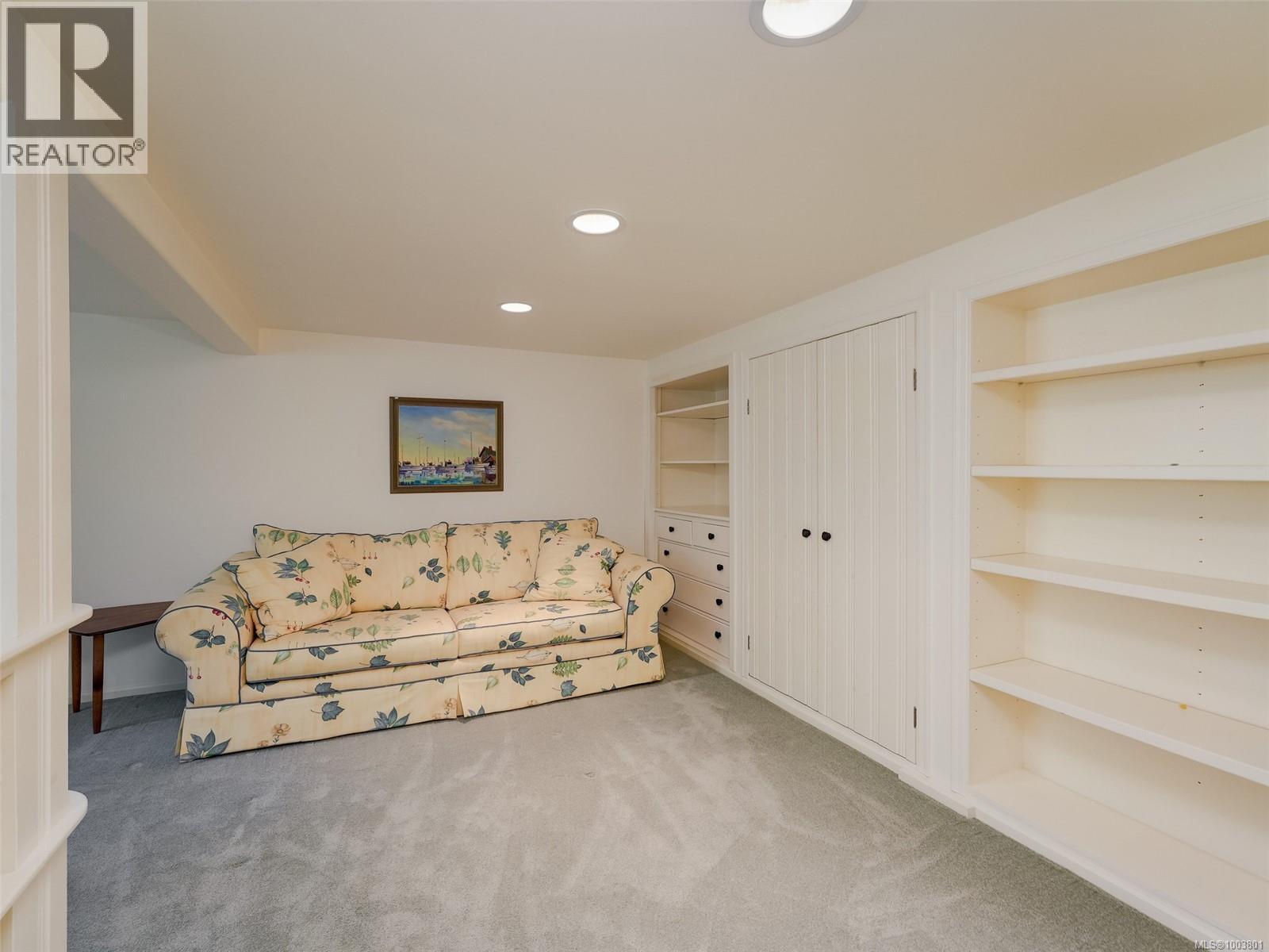 Photo 35 of 4590 Torquay Dr, Saanich BC