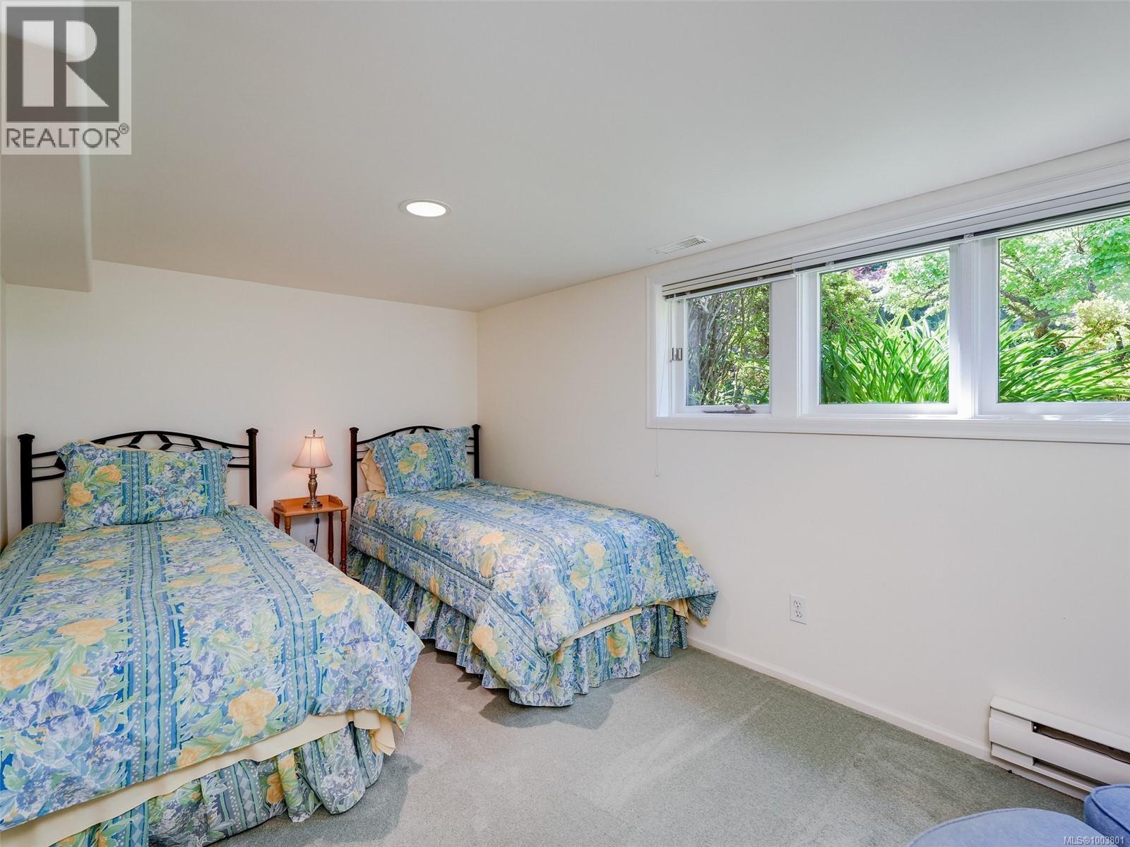Photo 34 of 4590 Torquay Dr, Saanich BC