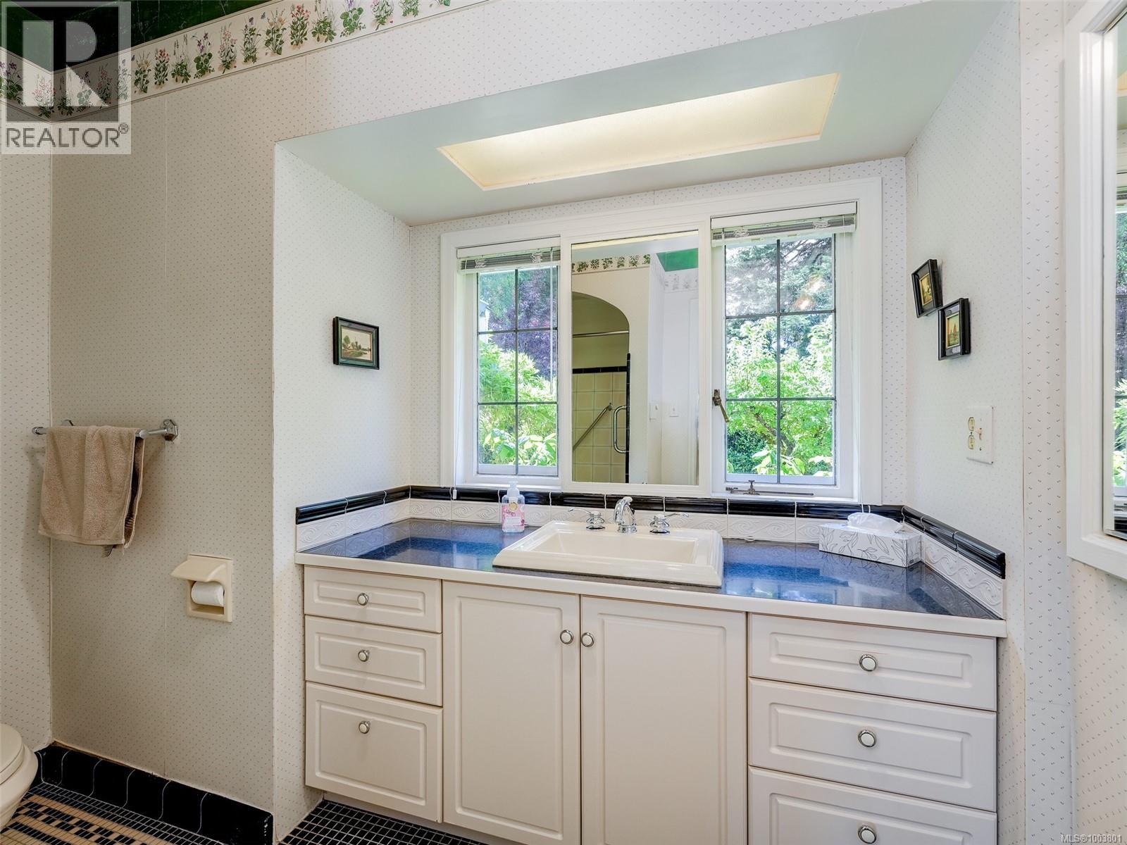 Photo 23 of 4590 Torquay Dr, Saanich BC