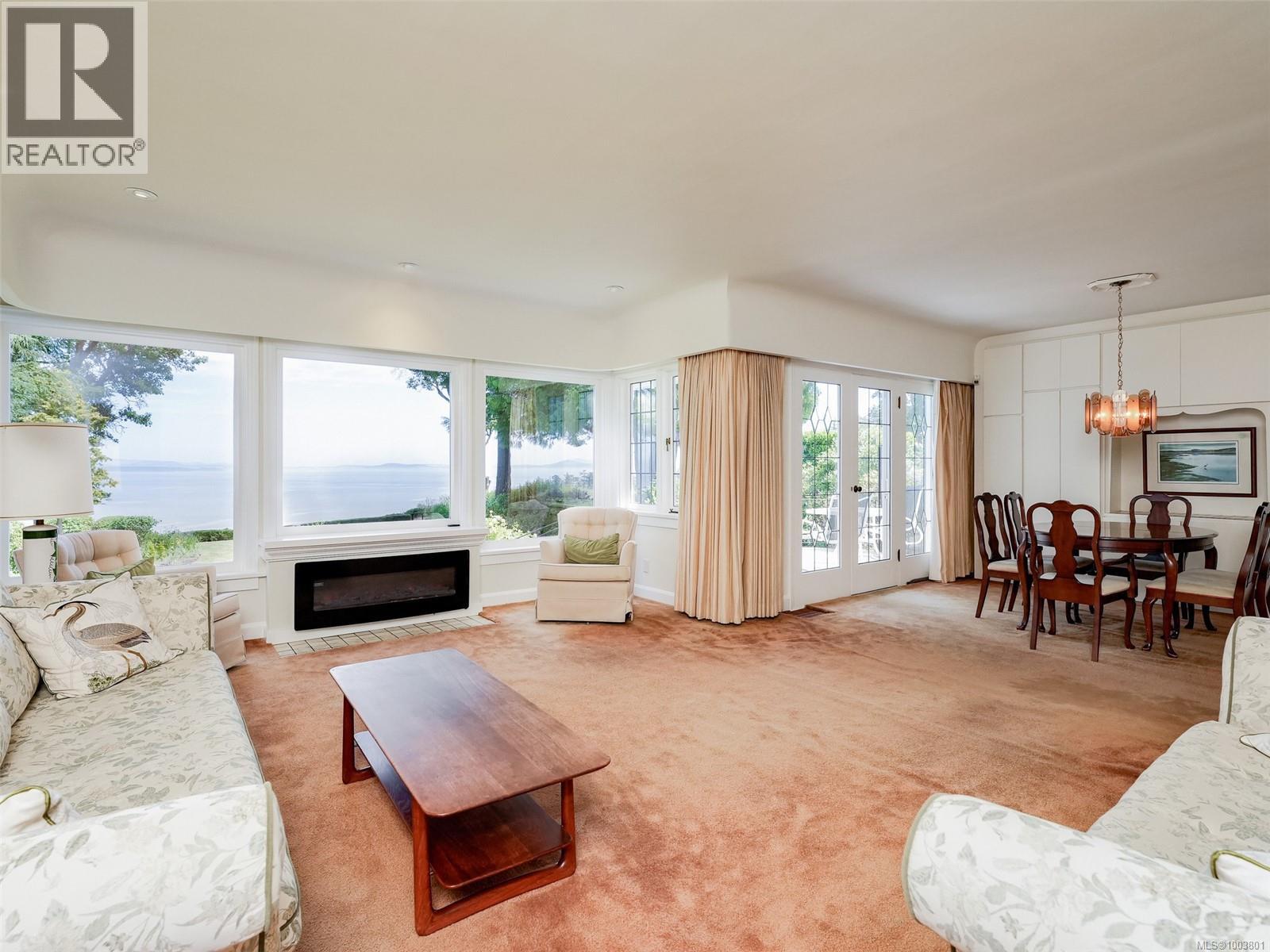 Photo 7 of 4590 Torquay Dr, Saanich BC