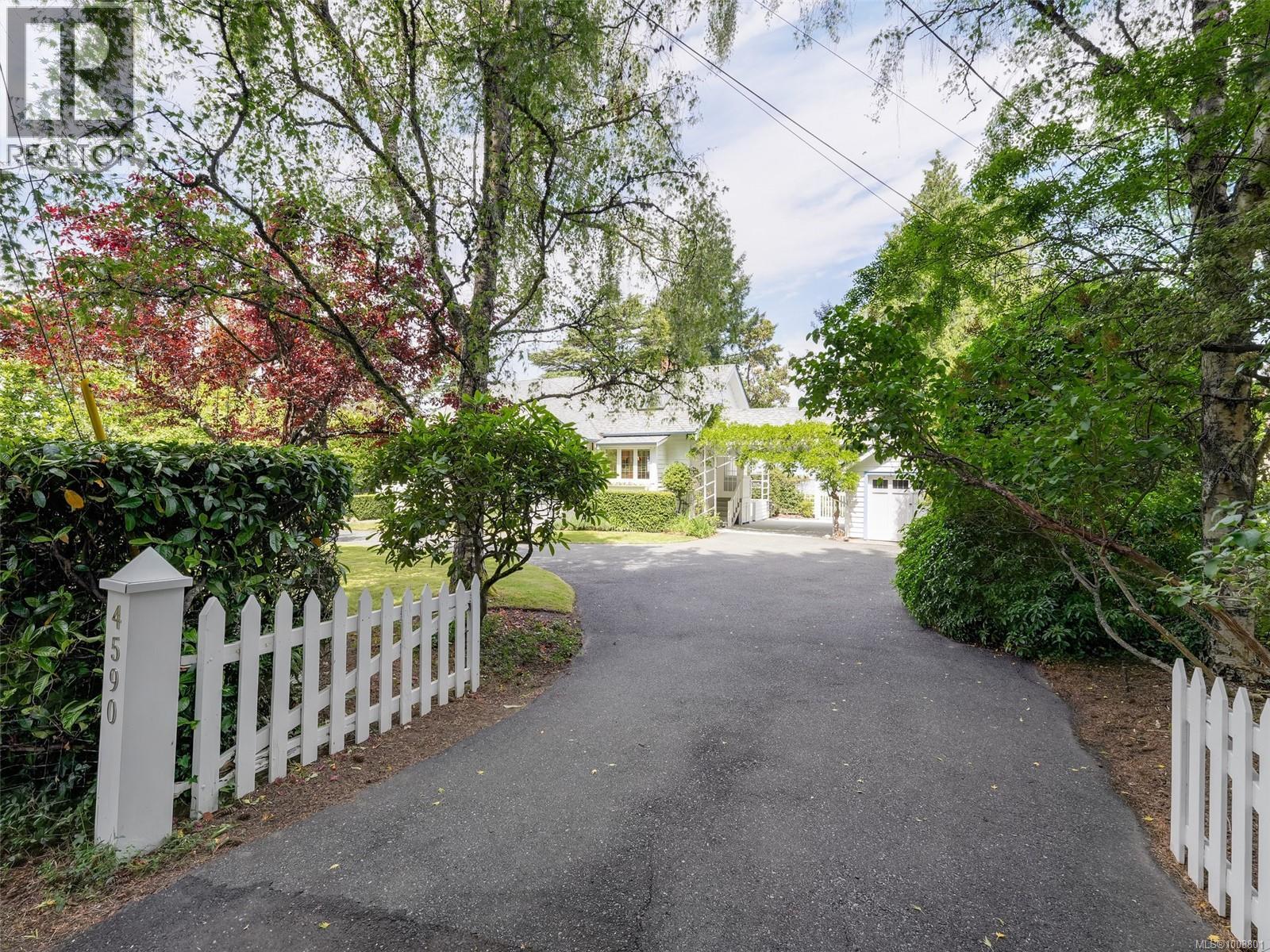 Photo 1 of 4590 Torquay Dr, Saanich BC