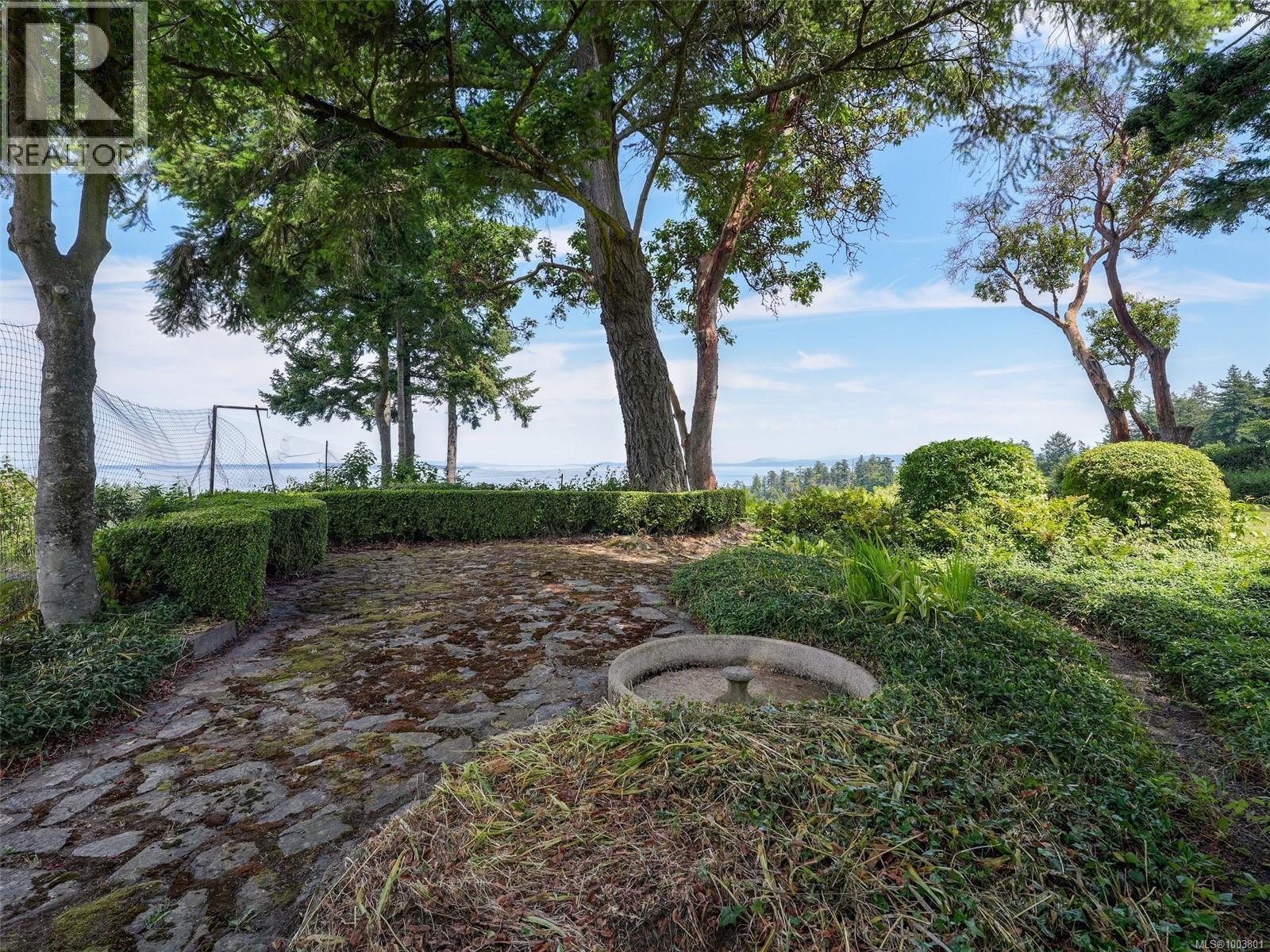 Photo 47 of 4590 Torquay Dr, Saanich BC