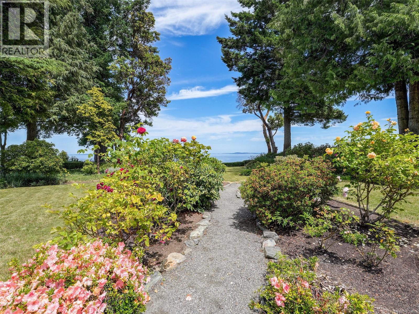 Photo 40 of 4590 Torquay Dr, Saanich BC
