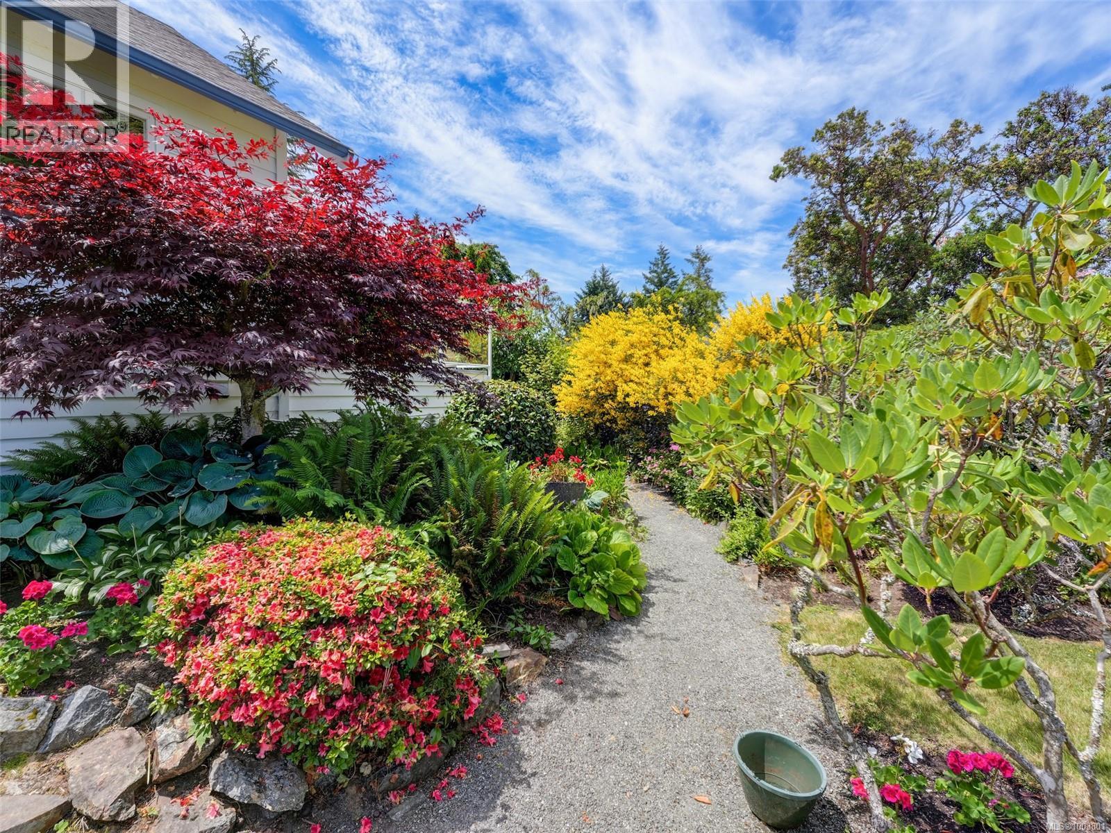 Photo 43 of 4590 Torquay Dr, Saanich BC