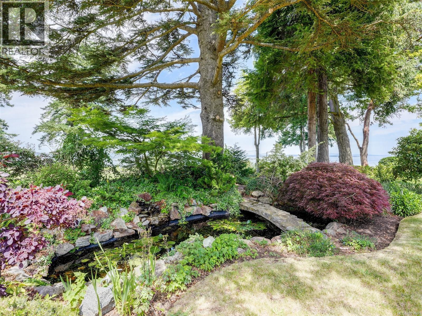 Photo 45 of 4590 Torquay Dr, Saanich BC