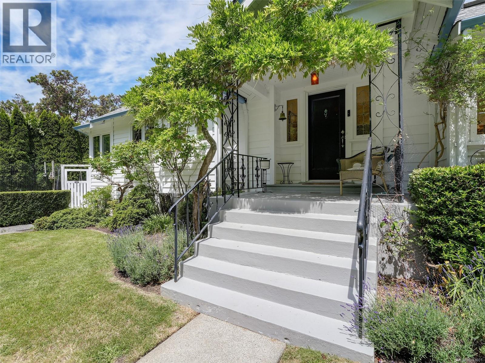 Photo 49 of 4590 Torquay Dr, Saanich BC