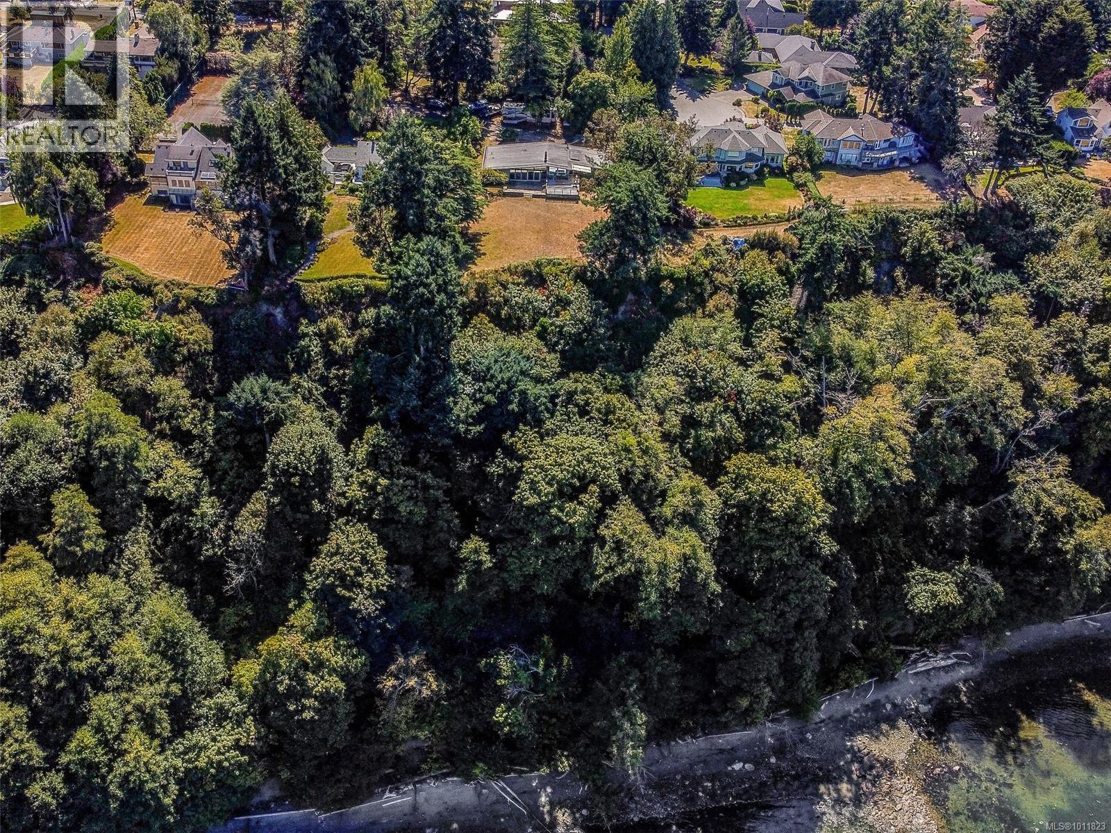 Photo 31 of 4598 Torquay Dr, Saanich BC