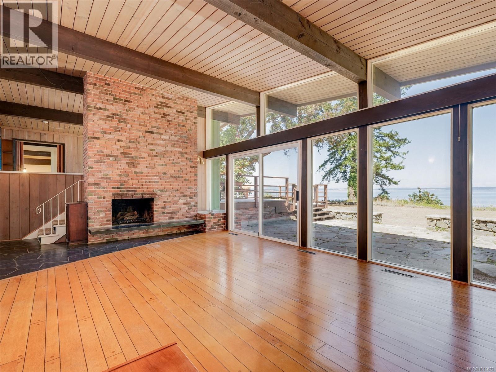 Photo 19 of 4598 Torquay Dr, Saanich BC