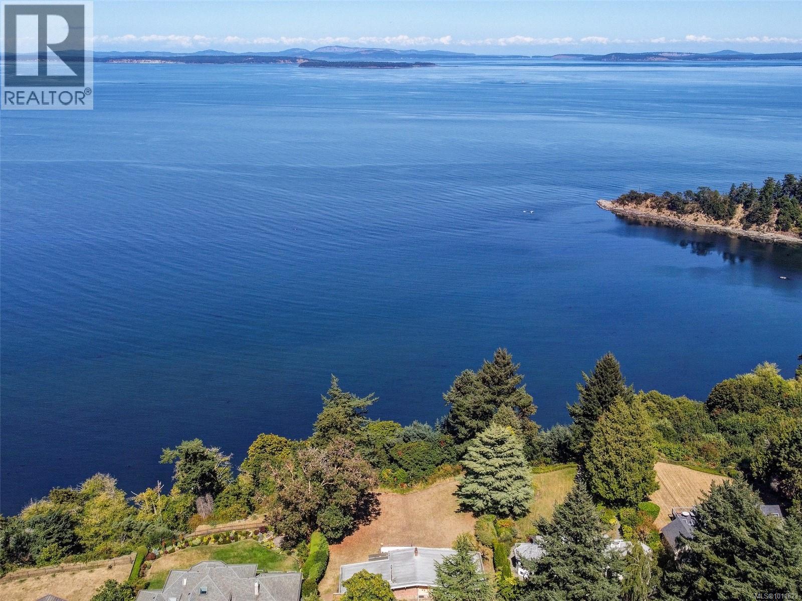 Photo 32 of 4598 Torquay Dr, Saanich BC