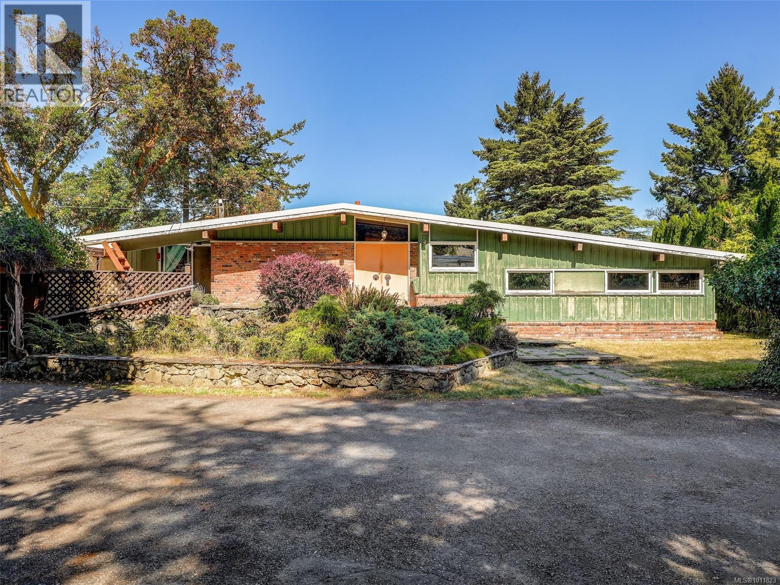 Photo 3 of 4598 Torquay Dr, Saanich BC
