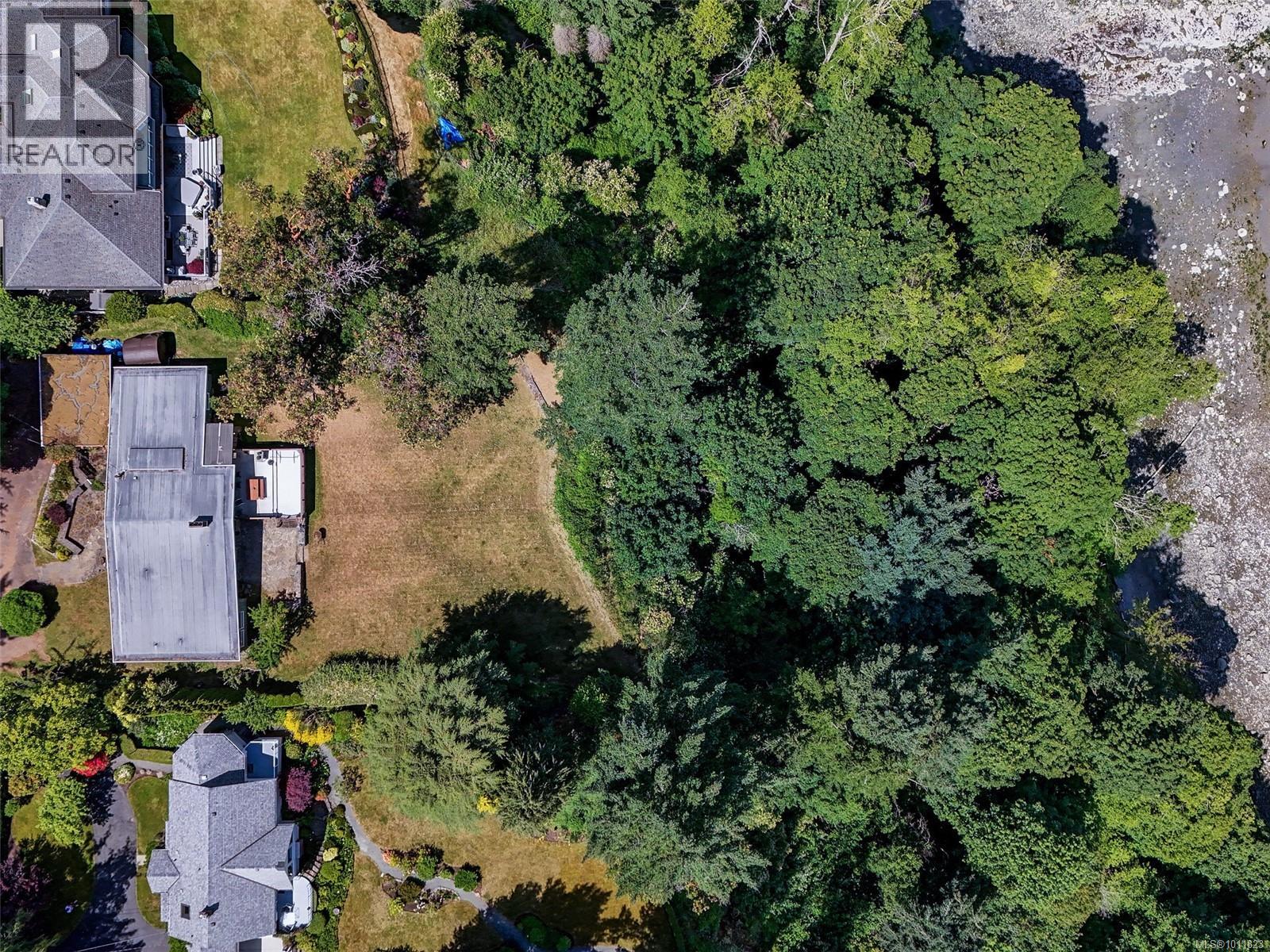 Photo 28 of 4598 Torquay Dr, Saanich BC