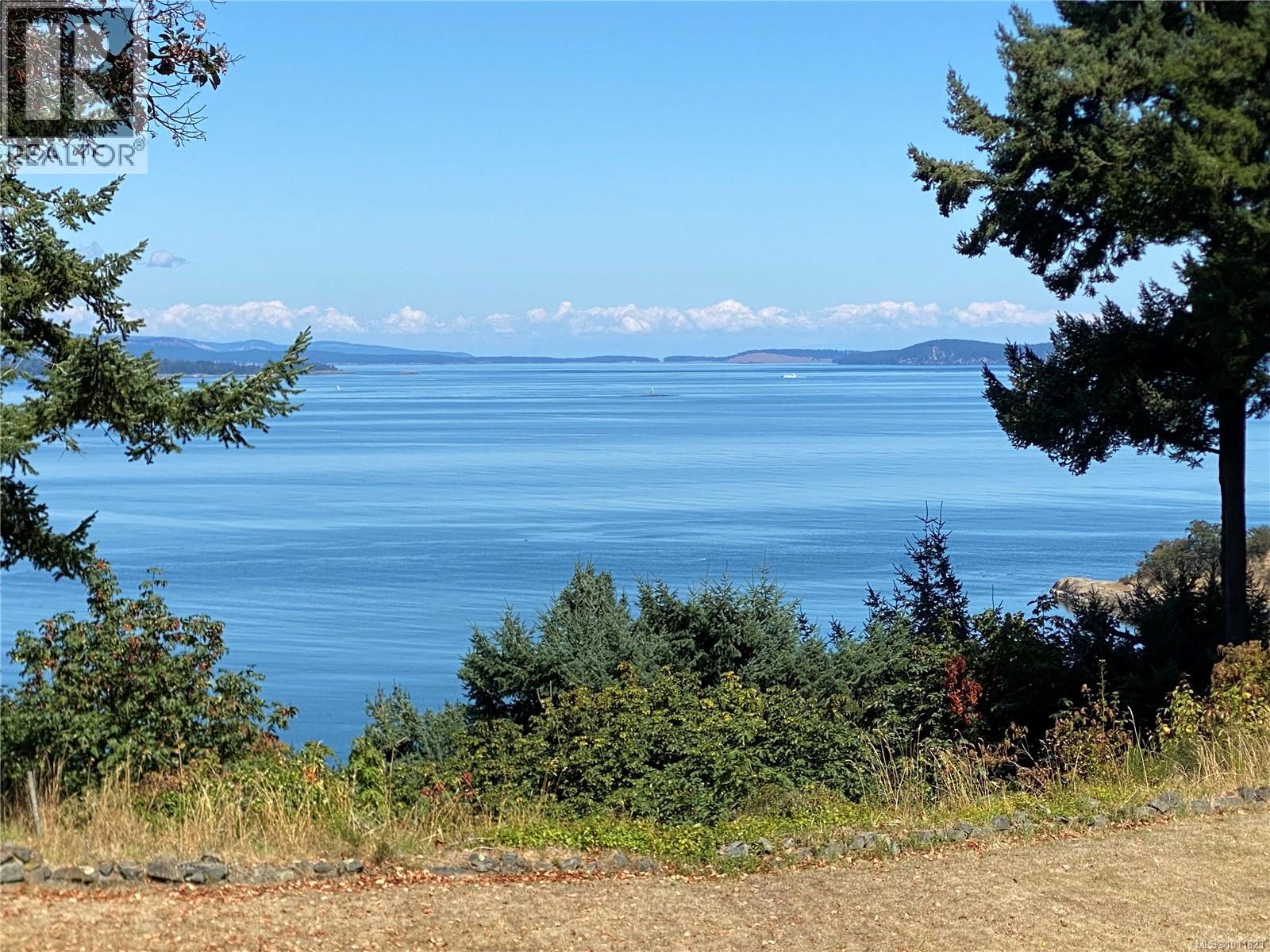Photo 8 of 4598 Torquay Dr, Saanich BC