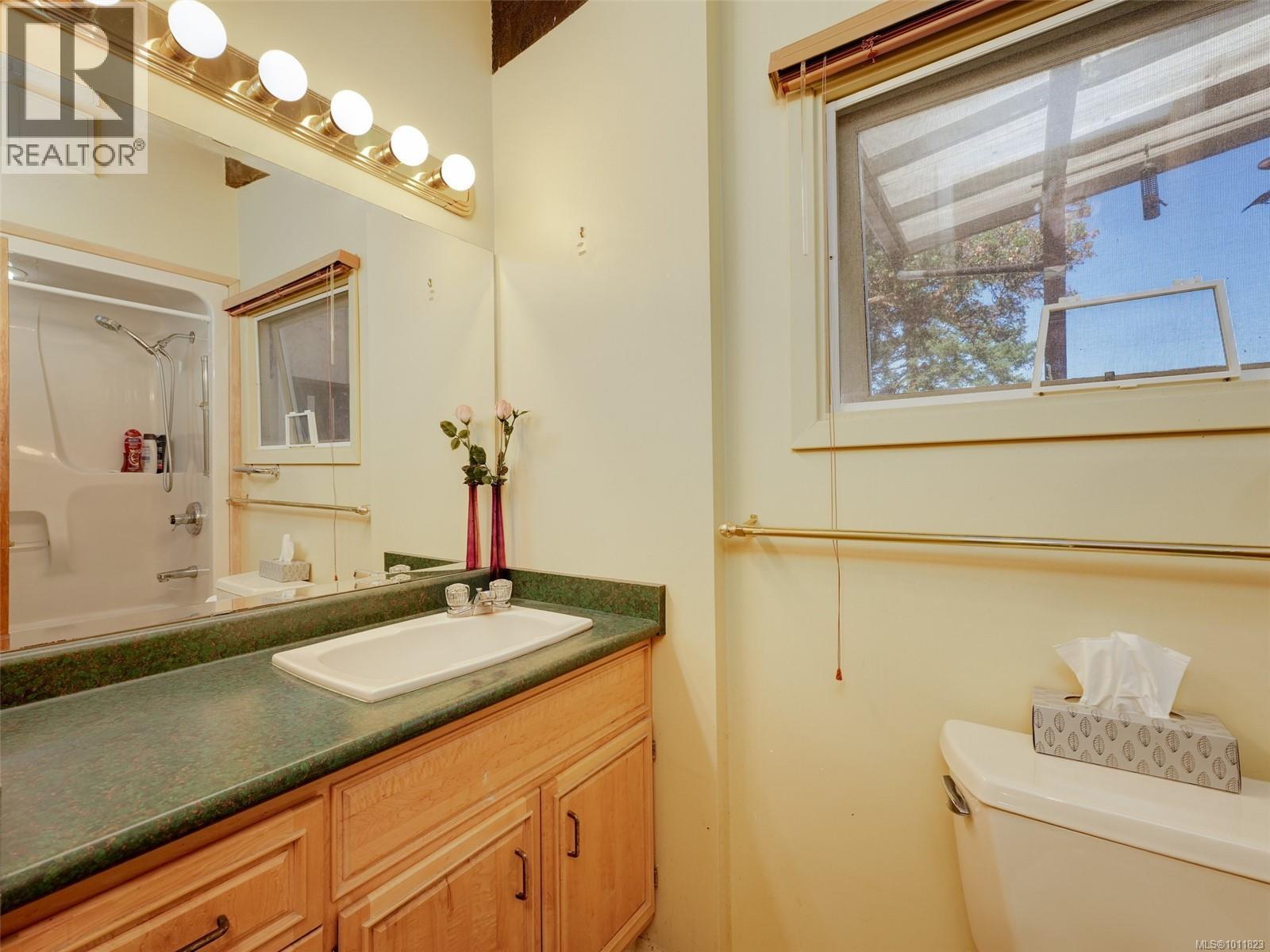 Photo 26 of 4598 Torquay Dr, Saanich BC