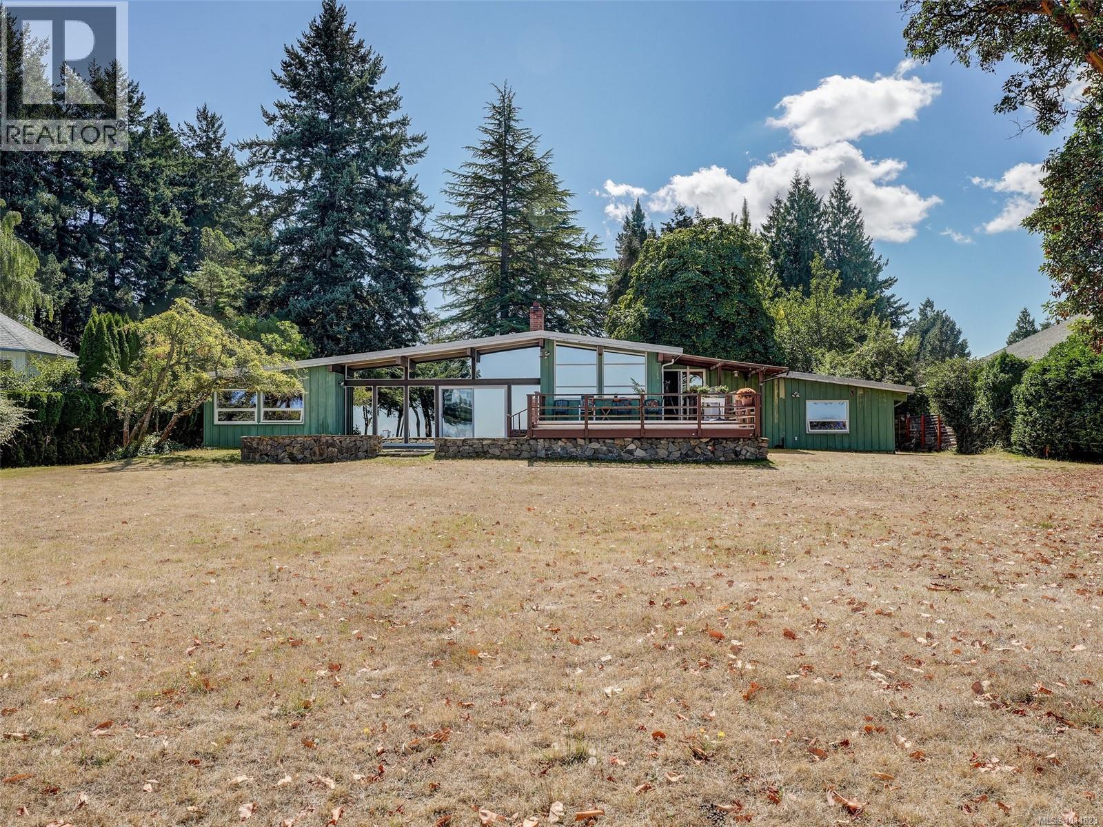 Photo 2 of 4598 Torquay Dr, Saanich BC