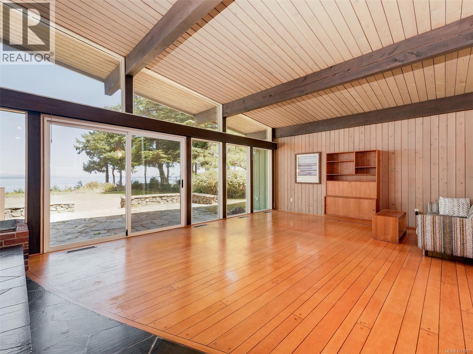 Photo 16 of 4598 Torquay Dr, Saanich BC