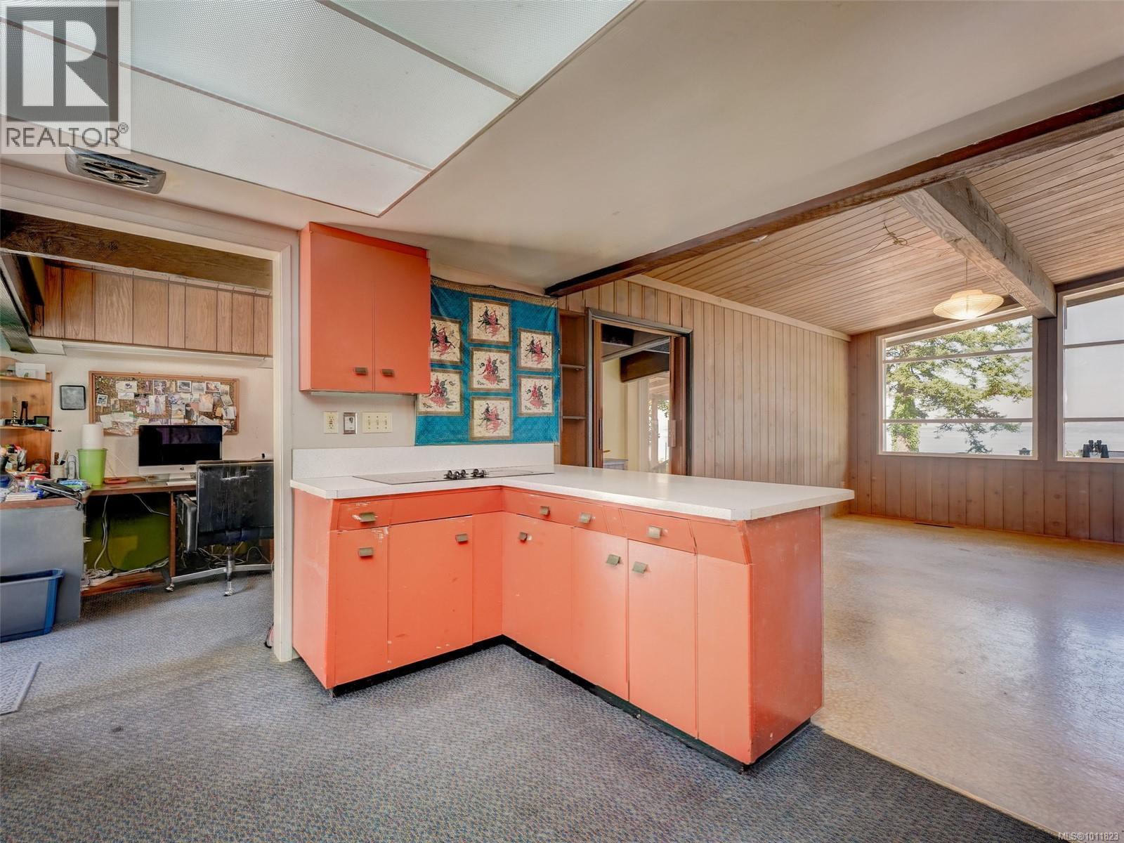 Photo 33 of 4598 Torquay Dr, Saanich BC
