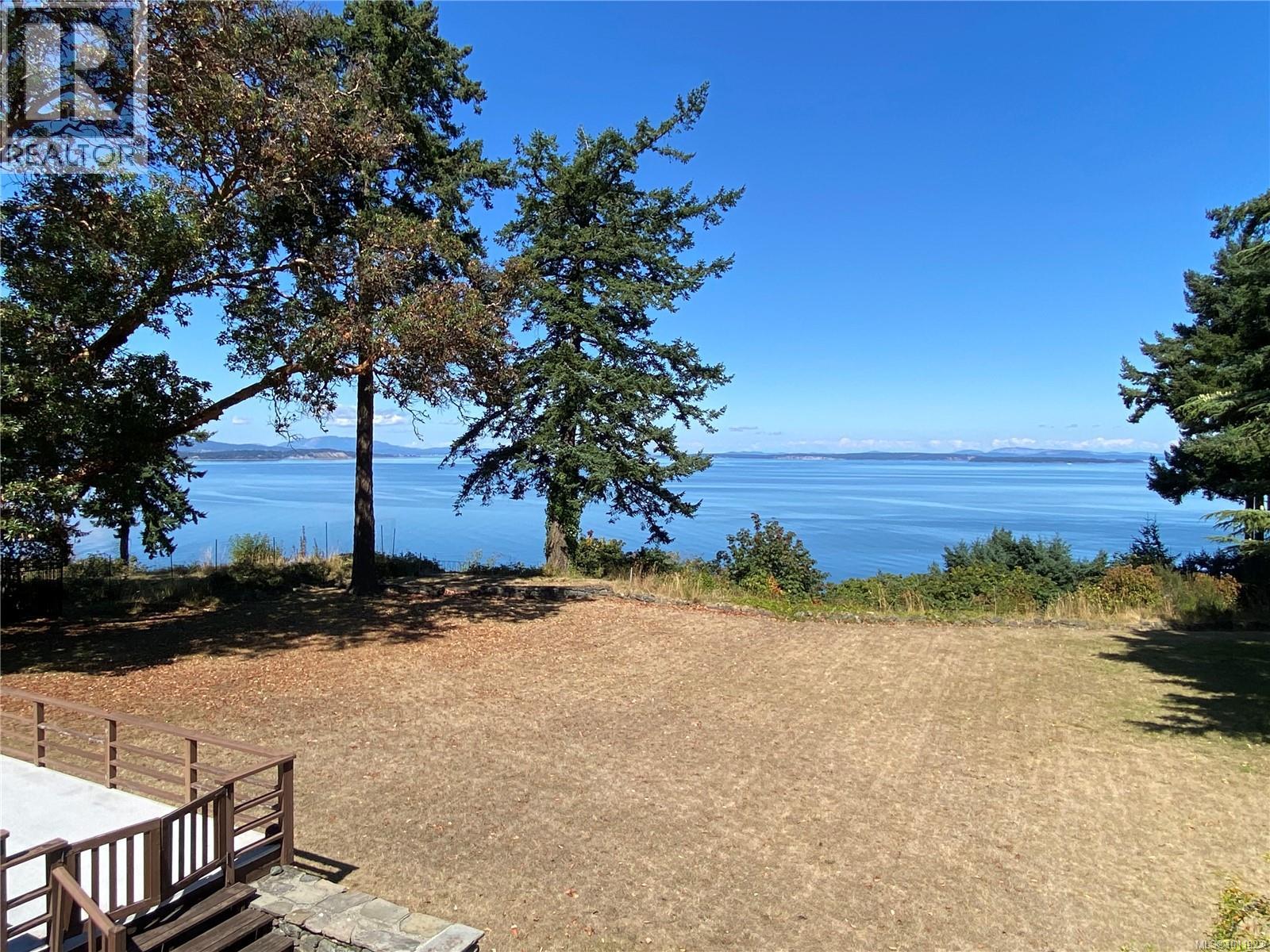 Photo 17 of 4598 Torquay Dr, Saanich BC