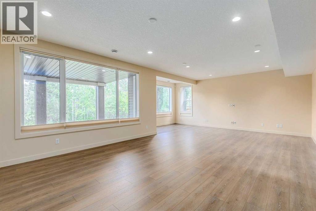 Single Family House for Sale in  Tuscany Summit Green NW Tuscany Calgary 