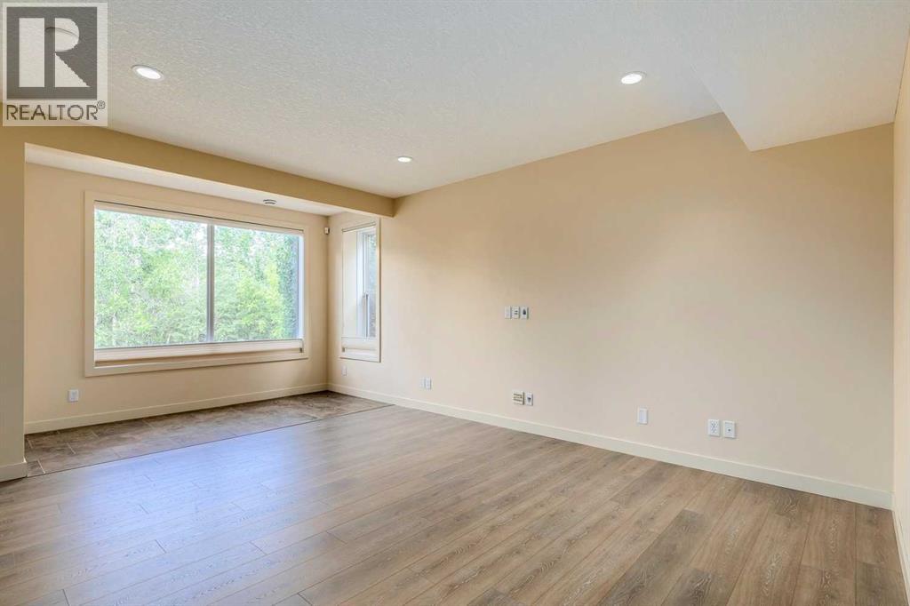 Single Family House for Sale in  Tuscany Summit Green NW Tuscany Calgary 