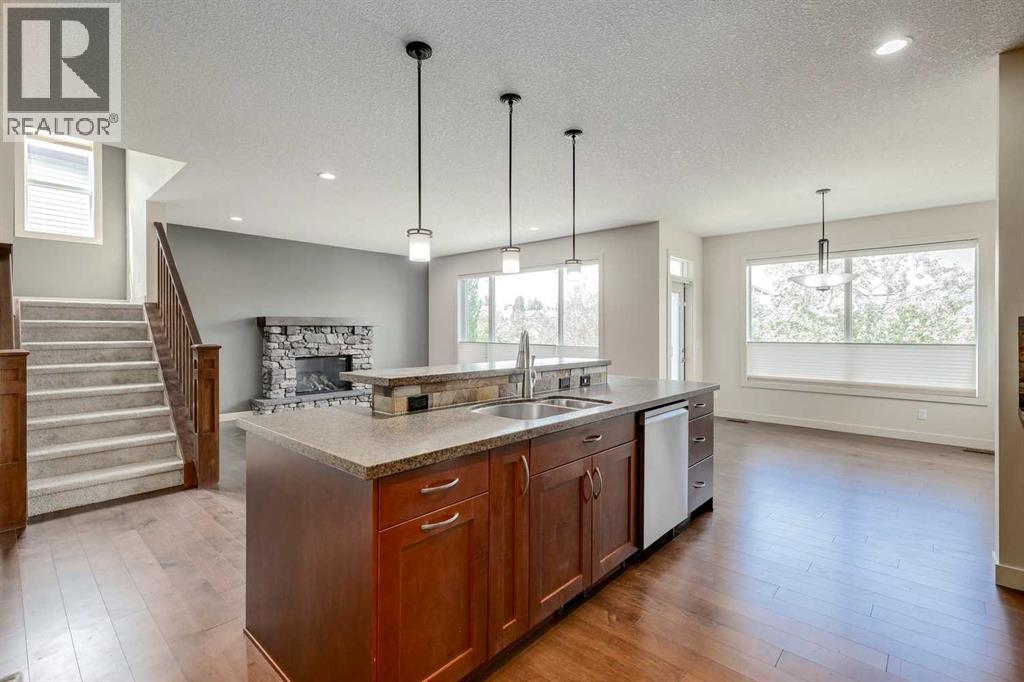 Single Family House for Sale in  Tuscany Summit Green NW Tuscany Calgary 