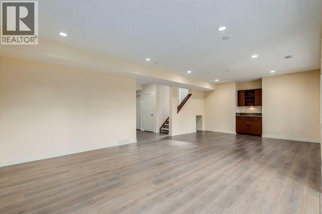 Single Family House for Sale in  Tuscany Summit Green NW Tuscany Calgary 