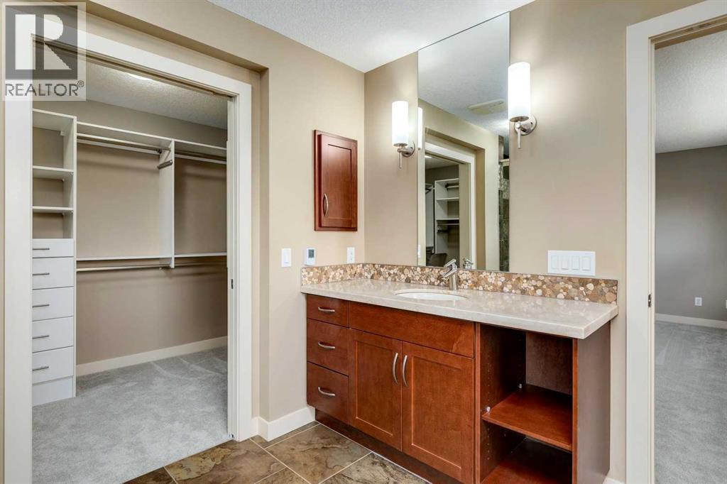 Single Family House for Sale in  Tuscany Summit Green NW Tuscany Calgary 