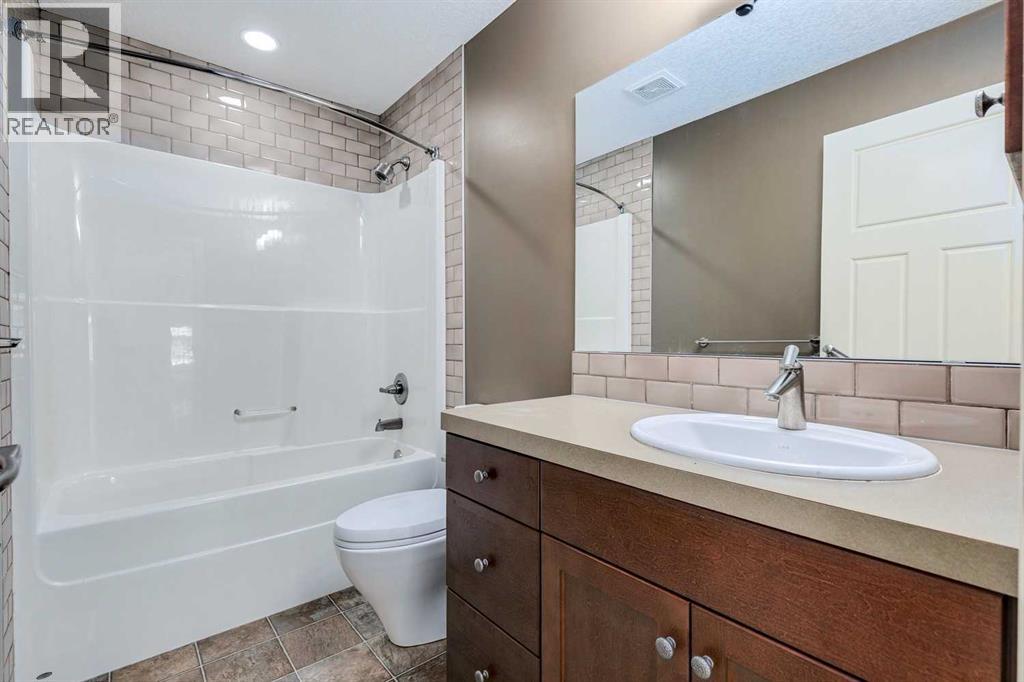 Single Family House for Sale in  Tuscany Summit Green NW Tuscany Calgary 