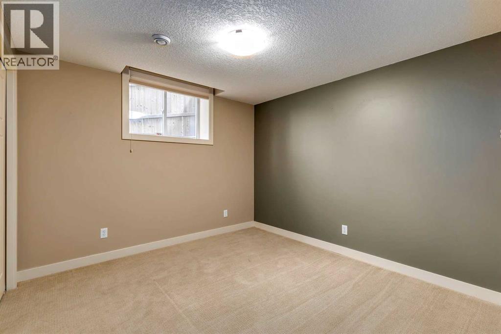 Single Family House for Sale in  Tuscany Summit Green NW Tuscany Calgary 