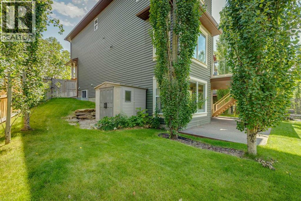 Single Family House for Sale in  Tuscany Summit Green NW Tuscany Calgary 