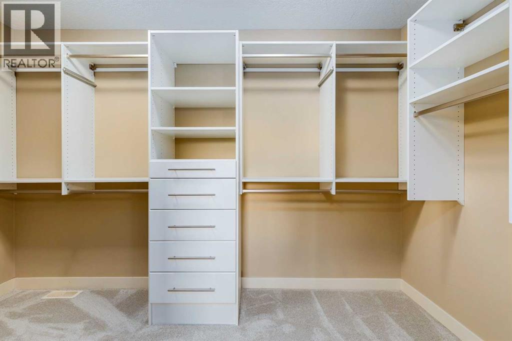 Single Family House for Sale in  Tuscany Summit Green NW Tuscany Calgary 