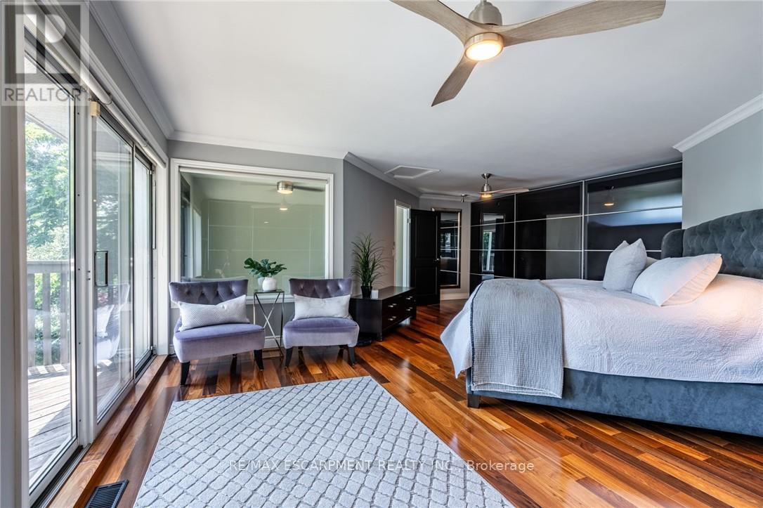 Photo 12 of 822 Danforth Place, Burlington ON