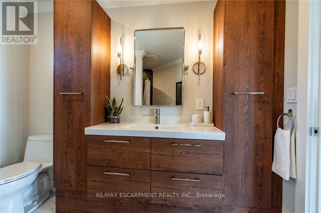 Photo 16 of 822 Danforth Place, Burlington ON