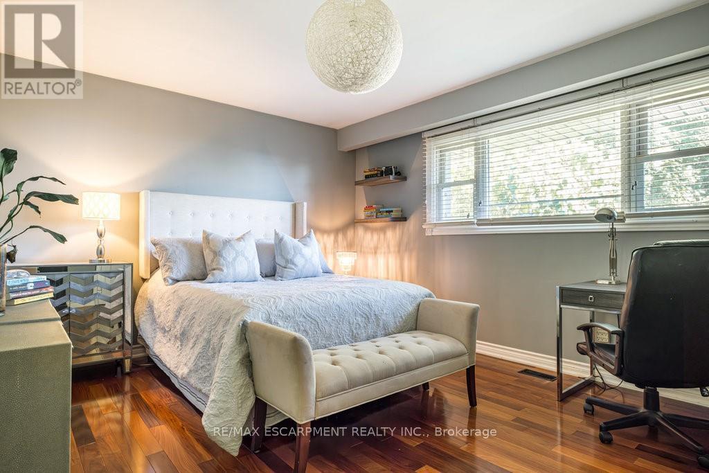 Photo 18 of 822 Danforth Place, Burlington ON