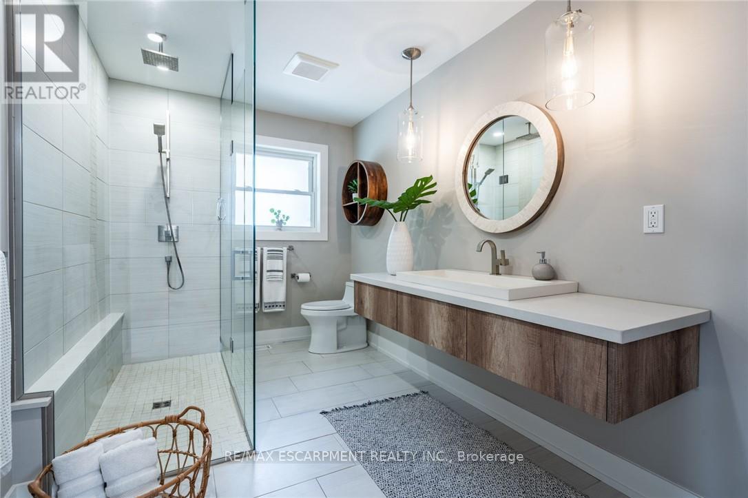 Photo 22 of 822 Danforth Place, Burlington ON