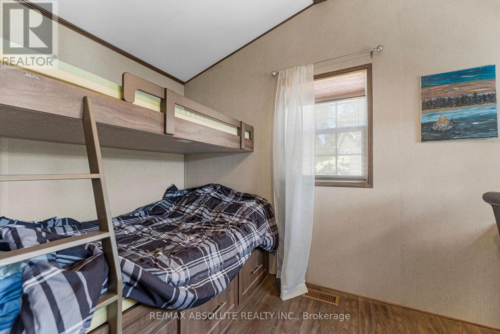 Photo 16 of 92 Bingham Drive, Horton ON