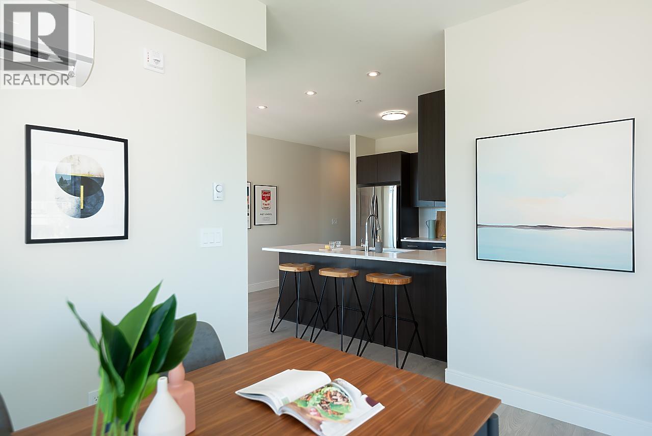 207 1633 TATLOW AVENUE, North Vancouver