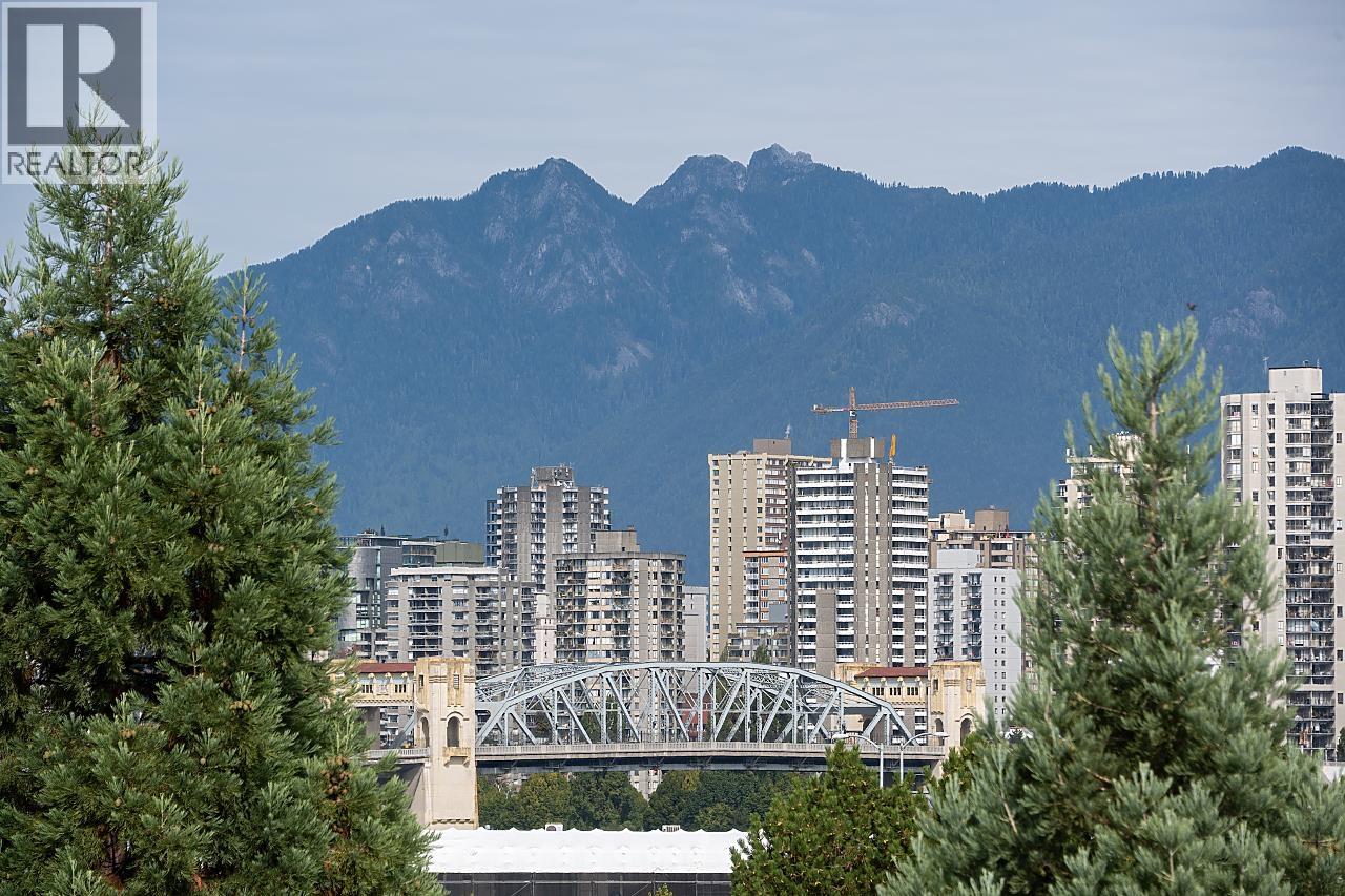Photo 14 of 403 1529 W 6th Avenue, Vancouver BC
