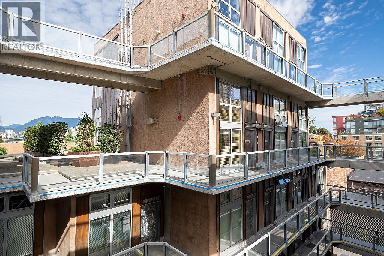 Photo 6 of 403 1529 W 6th Avenue, Vancouver BC