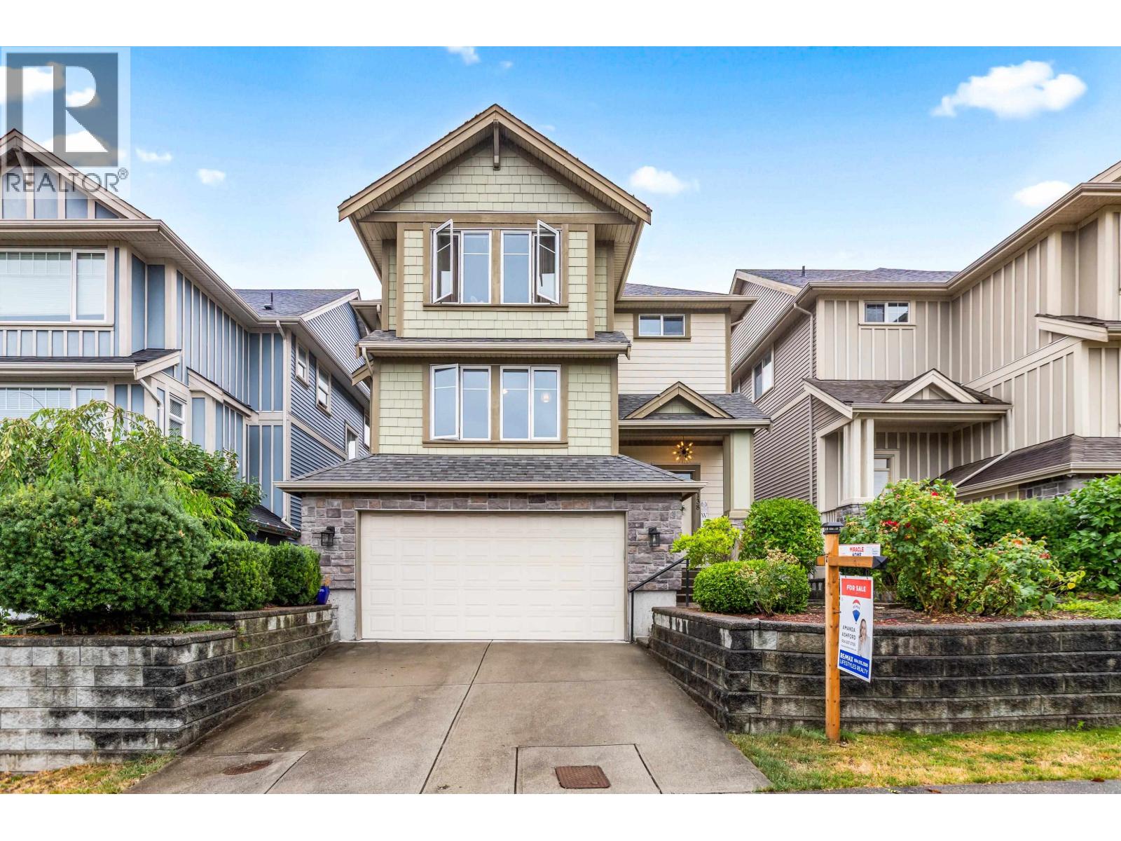 Photo 2 of 10138 241 A Street, Maple Ridge BC