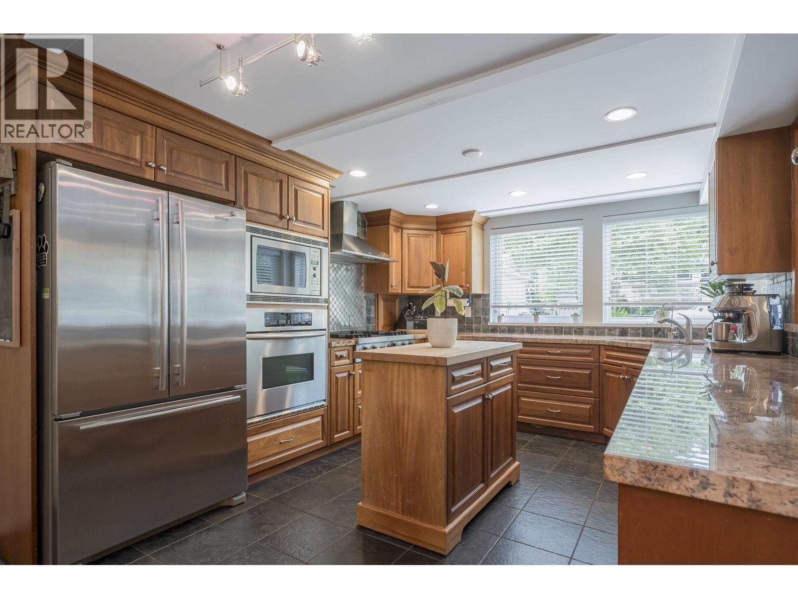 Photo 4 of 12350 Carlton Street, Maple Ridge BC